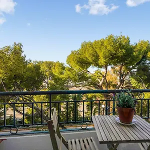 beautiful-flat-with-balcony-sea-view-and-a-parking-in.fr-provencehotel.com/
