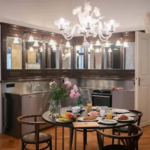 King Charles Apartment